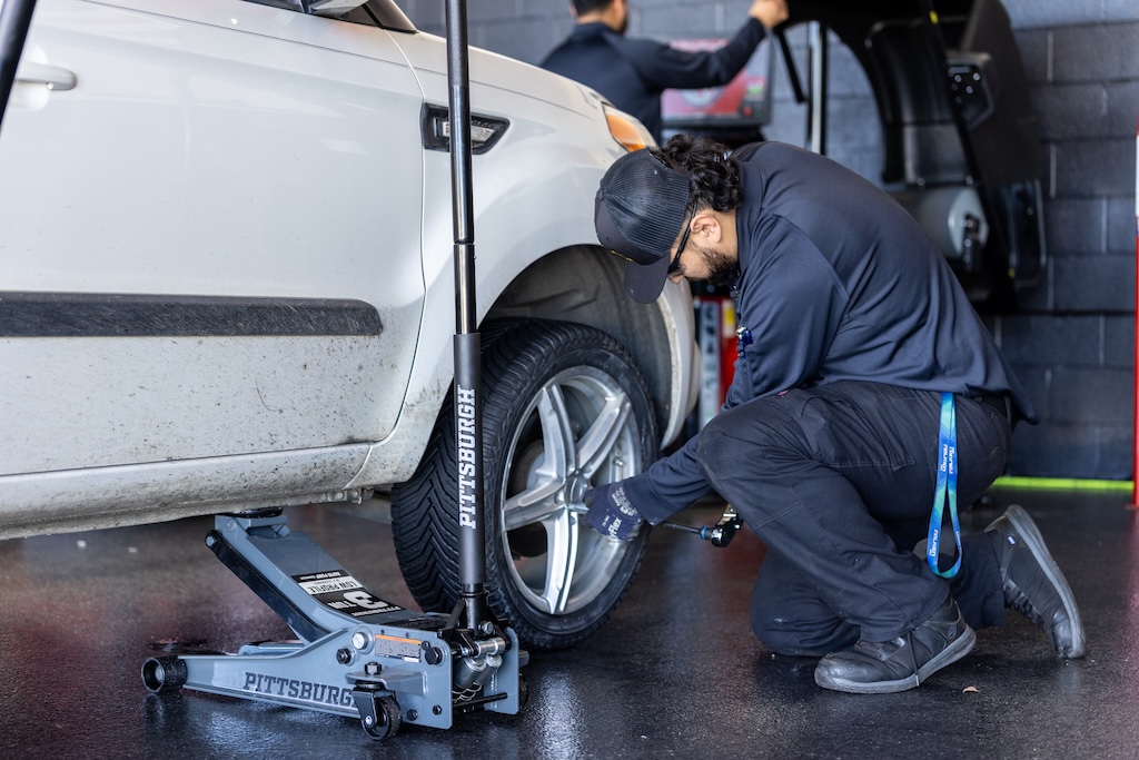 via_tire_service_area